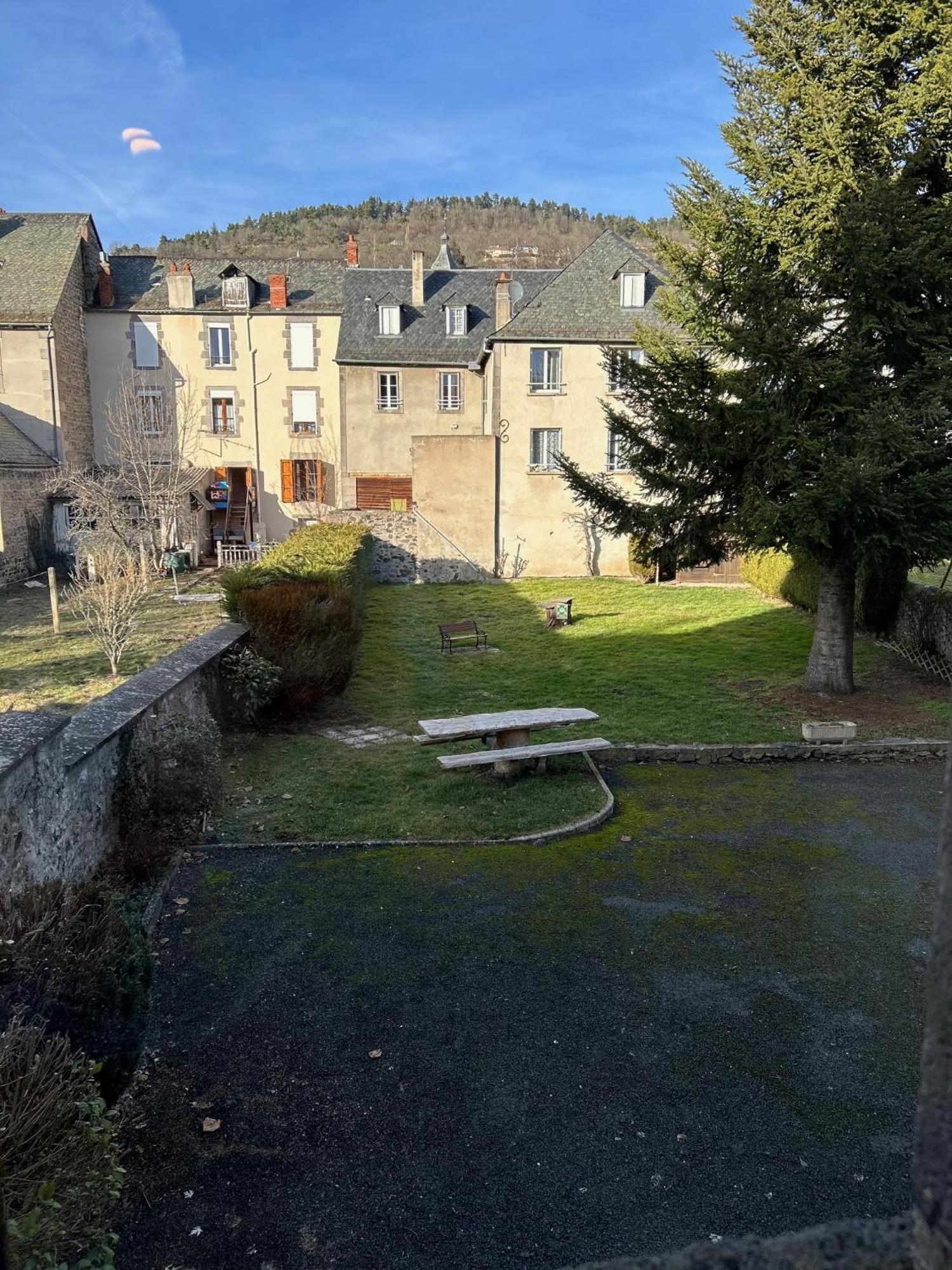 Aux Globe-Trotters Murat (Cantal) Exterior foto
